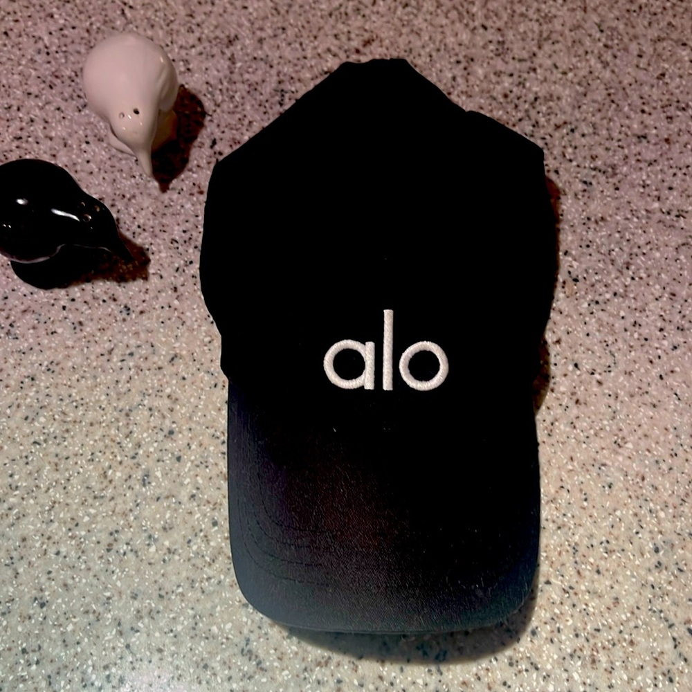 Alo black hat